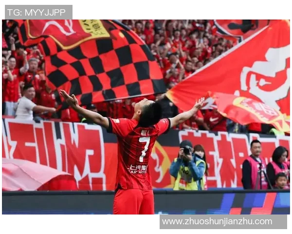 上海足球队以66分领跑奥运会积分榜展现强大实力和团队合作精神